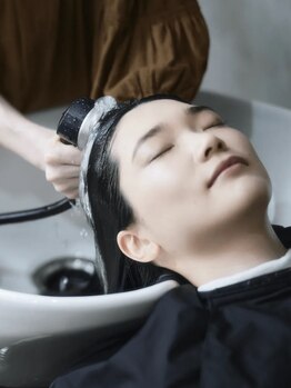 ハル(HARU)の写真/フルフラットシャンプー台で寝心地抜群！ヘッドスパニストによる極上の癒しをご堪能いただけます◎