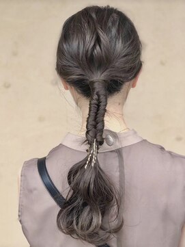 ピケ(pique) ポニーテールアレンジ/グレーベージュ/20代/30代/40代