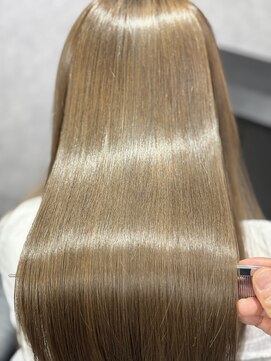 スリー 麻布(THLEE) ミルクティーベージュ/オベリクス髪質改善