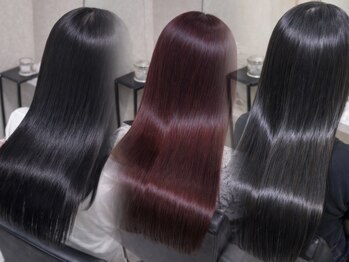 ドッグマニアピンチアオヤマ(DOGMANIA PiNCH AOYAMA)の写真/半個室のプライベート空間で、周りを気にせずリラックス♪ダメージレスで自然なストレートで艶感もUP。