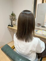 ルミエール(lumiere) オリーブグレージュ切りっぱなしロブ