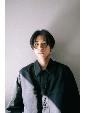 トゥ(TOE) 骨格が綺麗に見えるようにカットしたセンターパート