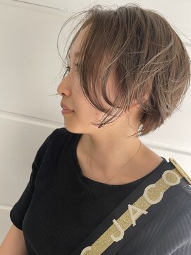 フロクシノーシナイヒリパイリフィケーション(Floccinaucinihilipilification) ショートボブにルーズなシアパーマ