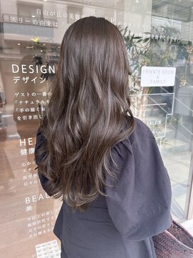 スリーバイキープ 尾山台(THREE by KEEP) 透明感グレージュカラーロング