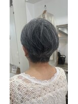 カタチノナイ(katachi-no-nai)&nbsp;大人60代のナチュラルグレイカラー