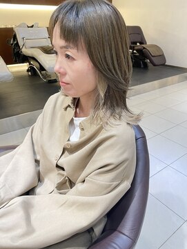 インナーカラーホワイトベージュハイライトくびれレイヤー