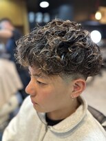 フランクスバーバー アンド ビアークラブ(FRANK'S BARBER and BEER CLUB)&nbsp;ソフトスパイラルフェードカットスペインカール波巻きパーマ