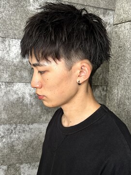 ヒュイル バイ ニアウ(Hwyl by Niau) メンズマッシュパーマニュアンスパーマスパイラルパーマ刈り上げ