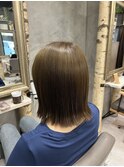 オリーブベージュ