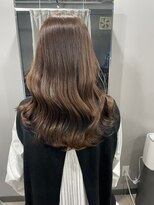 カミエ(kamie) ベージュロングは大人っぽさが引き立つ
