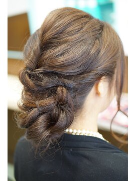 エアリーアート(airly hair art) ねじり編み込み&まとめ髮