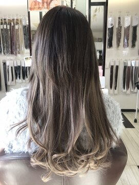 美容室 ハッピー エクステでカンタンロングスタイル