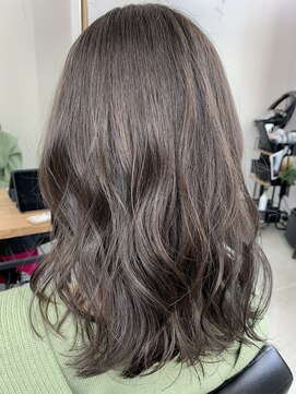 キラ 渋谷(KILLA) 黒髪エアリーミディショートパーマイルミナカラー