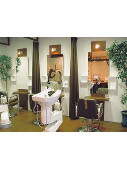 歴20年以上スタッフのみ在籍/美髪のプロがマンツーマンで担当◎こだわりの癖毛矯正は遠方からのご来店多数!