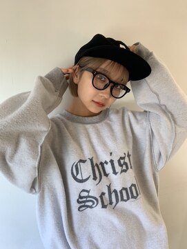 オンヌ(onnu) ベージュカラー×キャップ×メガネ