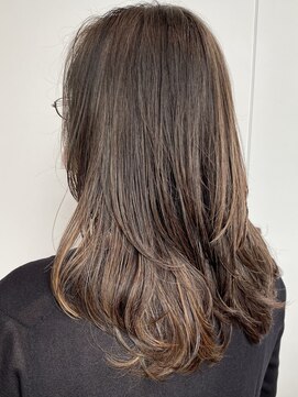 ステア ケース(stair case) 頻繁な白髪染めはうんざり！地毛を活かしてハイライト 50代60代