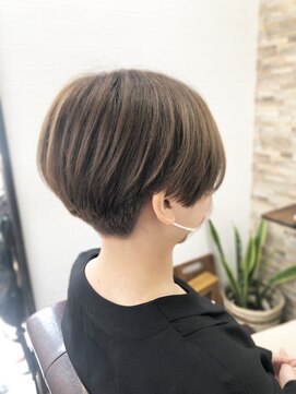 ハサミバイアトリエナガノ 千葉(8sami by atelier nagano) ショートボブ/センターパート/ツヤ髪/グラデーション/イヤリング