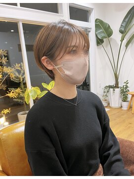 コムヘアー(COM HAIR) ミニショート。耳かけショート。