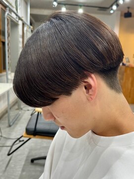 フゥ 宇都宮(FeU) センターパートニュアンスパーマツーブロックメンズマッシュ