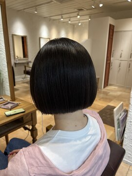 アマレット(Amaretto) 平行ミニボブヘア