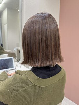 ニモ(NIMO.) 切りっぱなしボブ外ハネボブくすみベージュココアブラウン