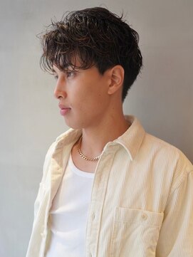 ニコ トウキョウ ロジック(nico TOKYO Logic) センターパートニュアンスパーマフェザーパーマ