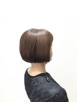 アクセ&nbsp;丸み切りっぱなしボブナチュラルストレート透明感ベージュカラー