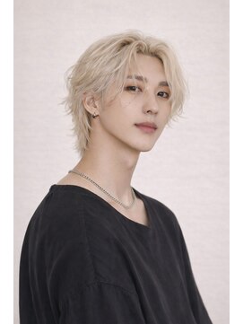 ヘアールーム アート(hair room a to by NYNY) センターパートミディウルフ