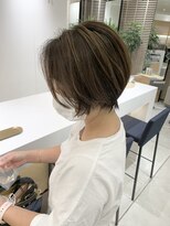 ステアケース ギンザセブン(stair:case ginza7)&nbsp;白髪ぼかしハイライトグレージュ丸みショートボブ