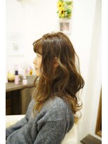 ティーフォースプラス(T force plus) グレージュベースにハイライトとインナーカラー