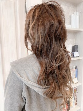 キャアリー(Caary) 福山市イルミナカラー人気Caaryハイライトアッシュベージュ