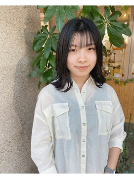 アミュー(amiu) 鎖骨ラインの外ハネスタイル