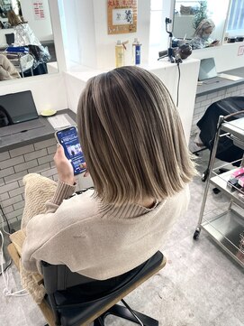 カラ ヘアーサロン(Kala Hair Salon) グレー系バレイヤージュ