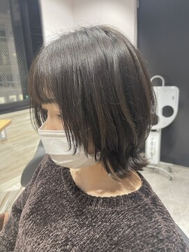 リーオオサカ(Lee Osaka) 【お顔まわりデザイン】ミディアムウルフボブ/新出奈津樹