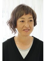 ピケトワール(piquetoile)&nbsp;アシンメトリー　パーマ　刈り上げ　40代、50代　　白髪ぼかし