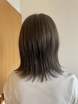 ヘアーウニール(Hair Unir) 残暑を涼しく凌ぐオリーブカラー