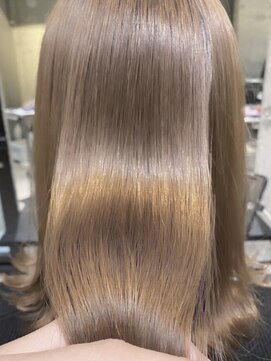 エヴァー(ever) [グレーベージュ/レイヤーロング/前髪パーマ/黒髪/渋谷/渋谷駅]