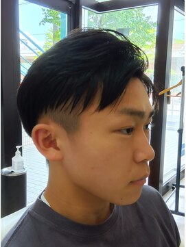 ヘアーサロン ピエロ 束感ツーブロック　アップバング