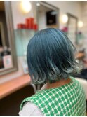 媚びないヘアカラーはグリーンで決まり!