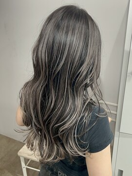 ユウル 横浜(juhl.) ハイライトカラーホワイトシルバーチャコールグレーダブルカラー