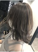 透けるグレージュ