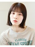 アッシュ系カラーの外ハネニュアンスボブ