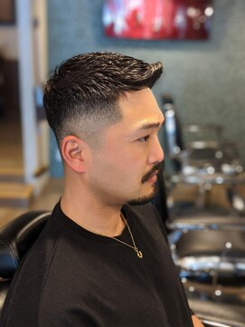 ワンワンオー バーバーショップ コンチネンタル(@110 BARBER SHOP continental) フェードカット