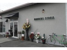 バーバーズ ストーリア(BARBERS STORIA)の雰囲気（夜はキレイに光る看板が目印になります）