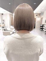 ヴィサージュタイム(VISAGE thyme) ぱっつんボブ/アゴラインボブ/耳掛けボブ/ベージュ/ブリーチ