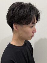 ヒュイル バイ ニアウ(Hwyl by Niau) メンズフェザーショート毛流れパーマフェザーパーマ刈り上げ