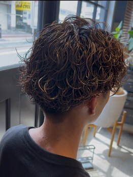 ニト(nito.)の写真/第一印象は髪と眉、そして顔全体で変わる。清潔感と垢抜けを叶えるメンズパーマ×眉WAXが好評！