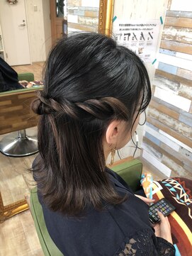 ハウオリ ヘアーワークス(Hauoli hair works) セット、ハーフアップ。