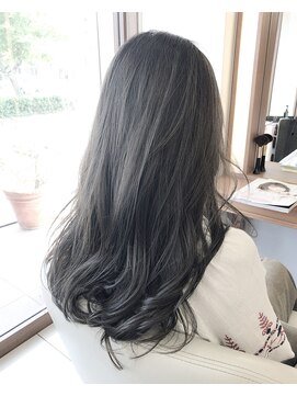 ソッカ(socca) ブリーチなし暗めだけど透明感あるアッシュグレー