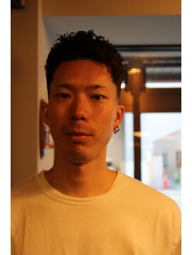 ザ バーバー ルイス(THE BARBER LUI'S) fade & pin perm